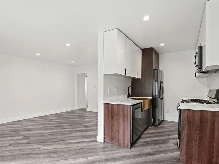 6307 Elgin Street Apartments — Photo 24