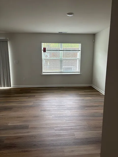 4 bed, 1554 sqft, $1,995 — Photo 4