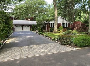 8 Jeanne Rd, Lake Grove, NY 11755