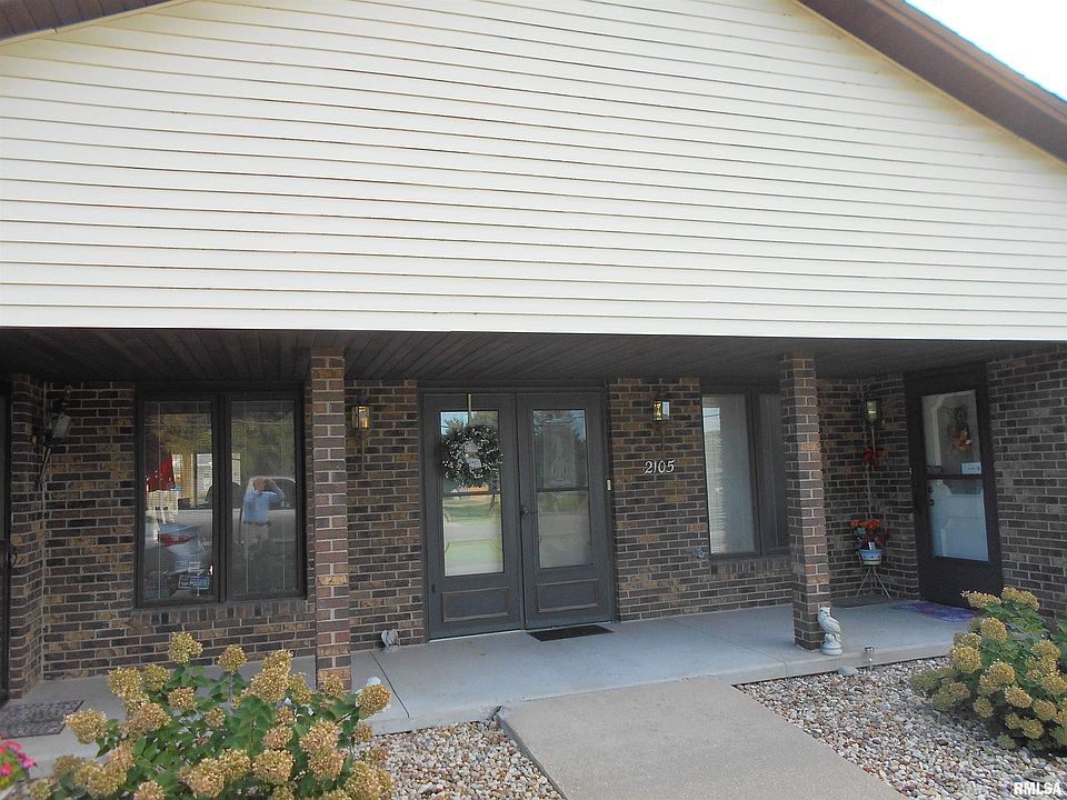 1st image of 2105 Maple Ave