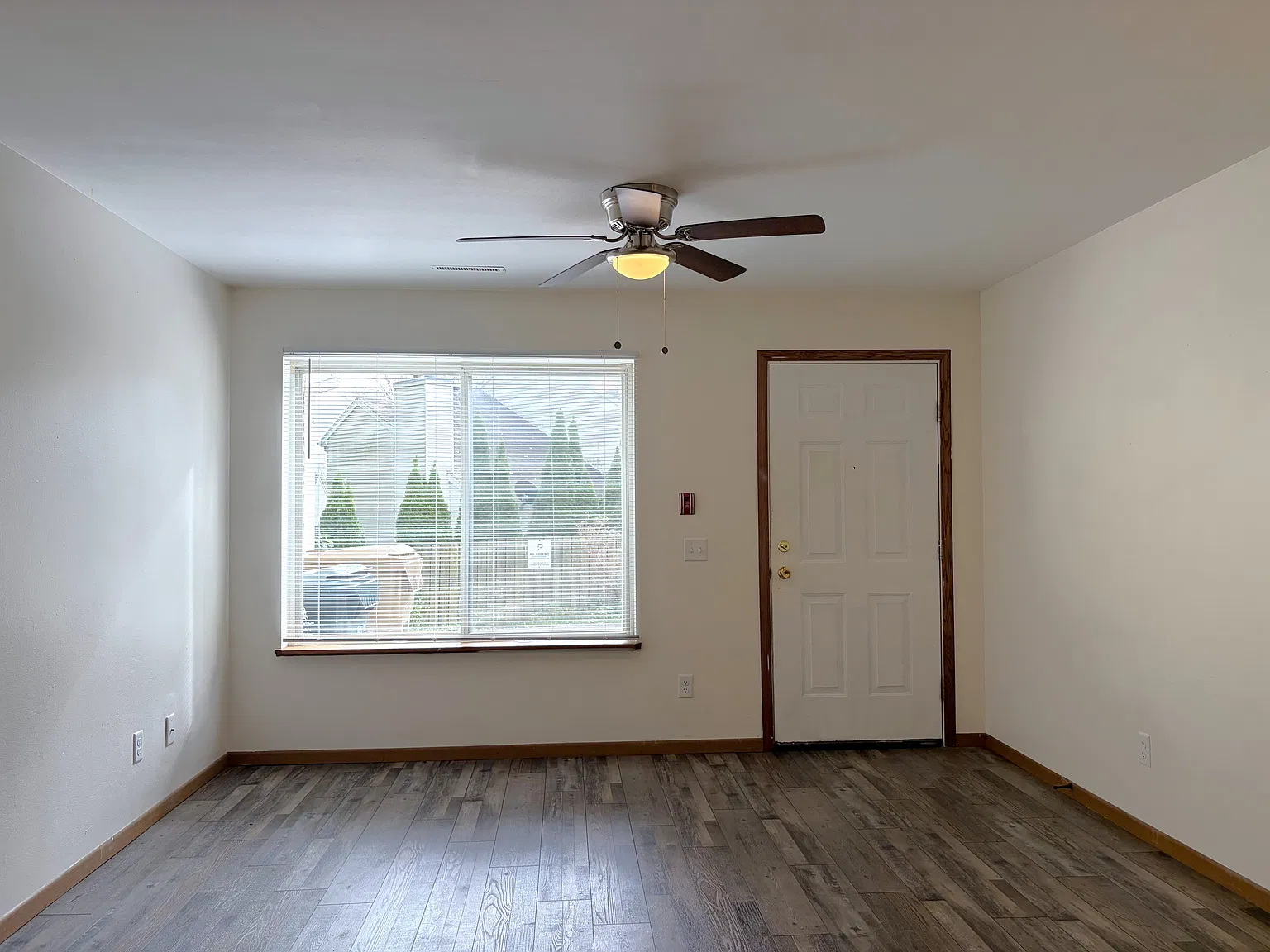 2 bed, 1.5 bath, 970 sqft, $1,400 — Photo 2