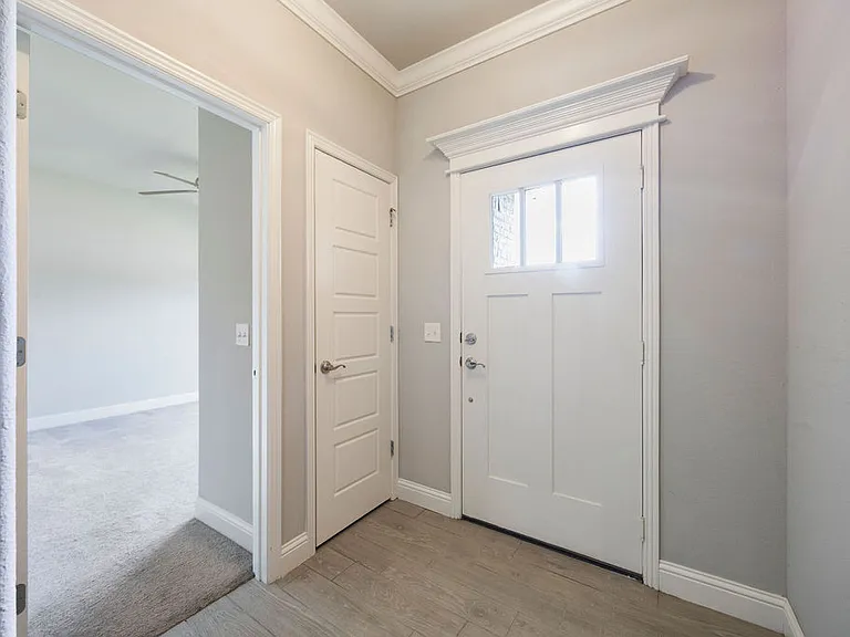 2250 N Inglewood St — Photo 2