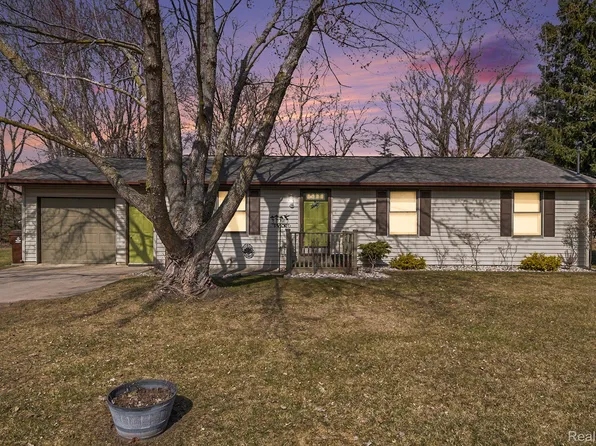 800 Bentley St, Chesaning, MI 48616