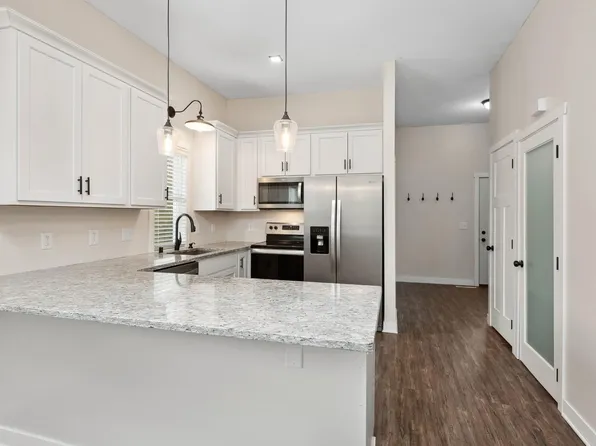 1475 Pacific St, Saint Paul, MN 55106