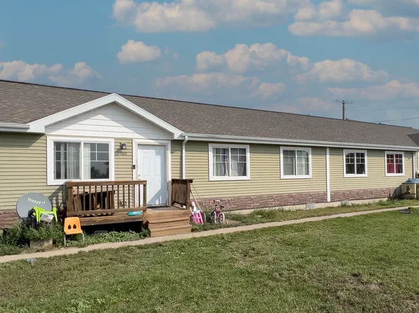 301 3rd St SW, Parshall, ND 58770