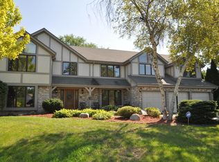 7 Ironwood Ct, Wind Point, WI 53402