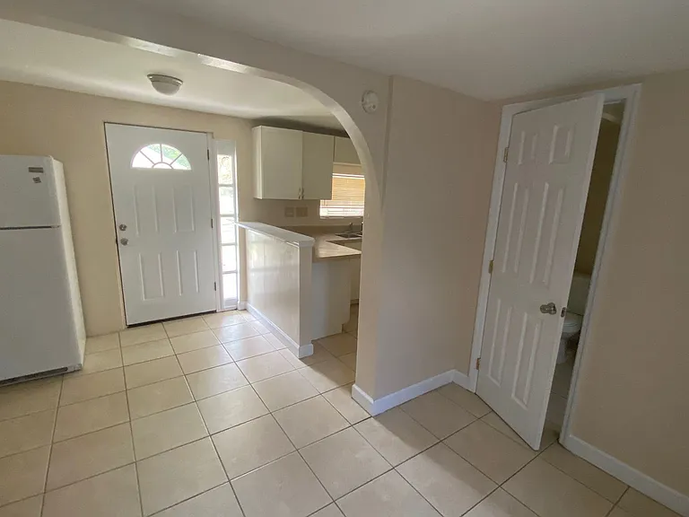 2330 S Fern Creek Ave — Photo 5