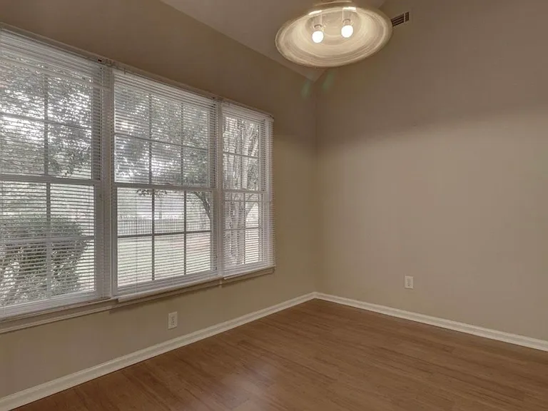 300 Toccoa Pl — Photo 5