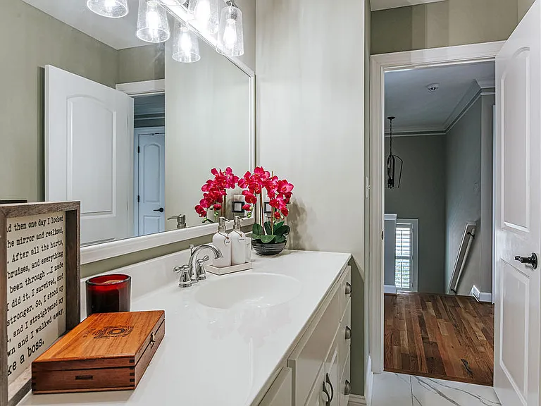 239 Huntley Ave — Photo 30
