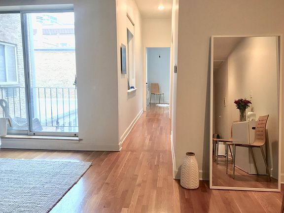 2nd image of 921 Lasalle St #13