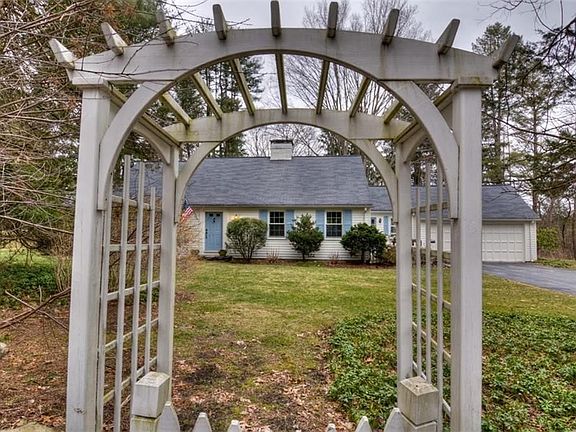 4th image of 467 Cedar Ave