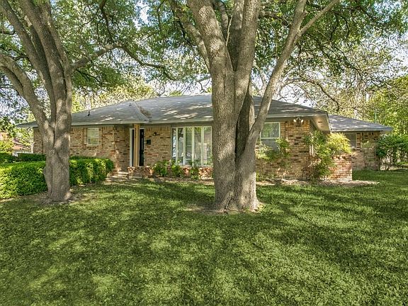 3rd image of 300 Lakewood Dr