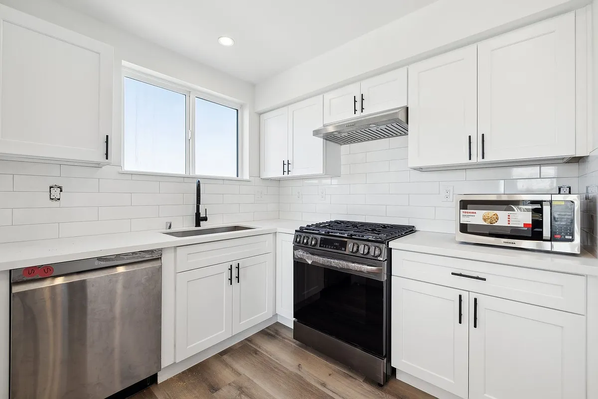 Building Photo - MH 1314 W 35th Pl