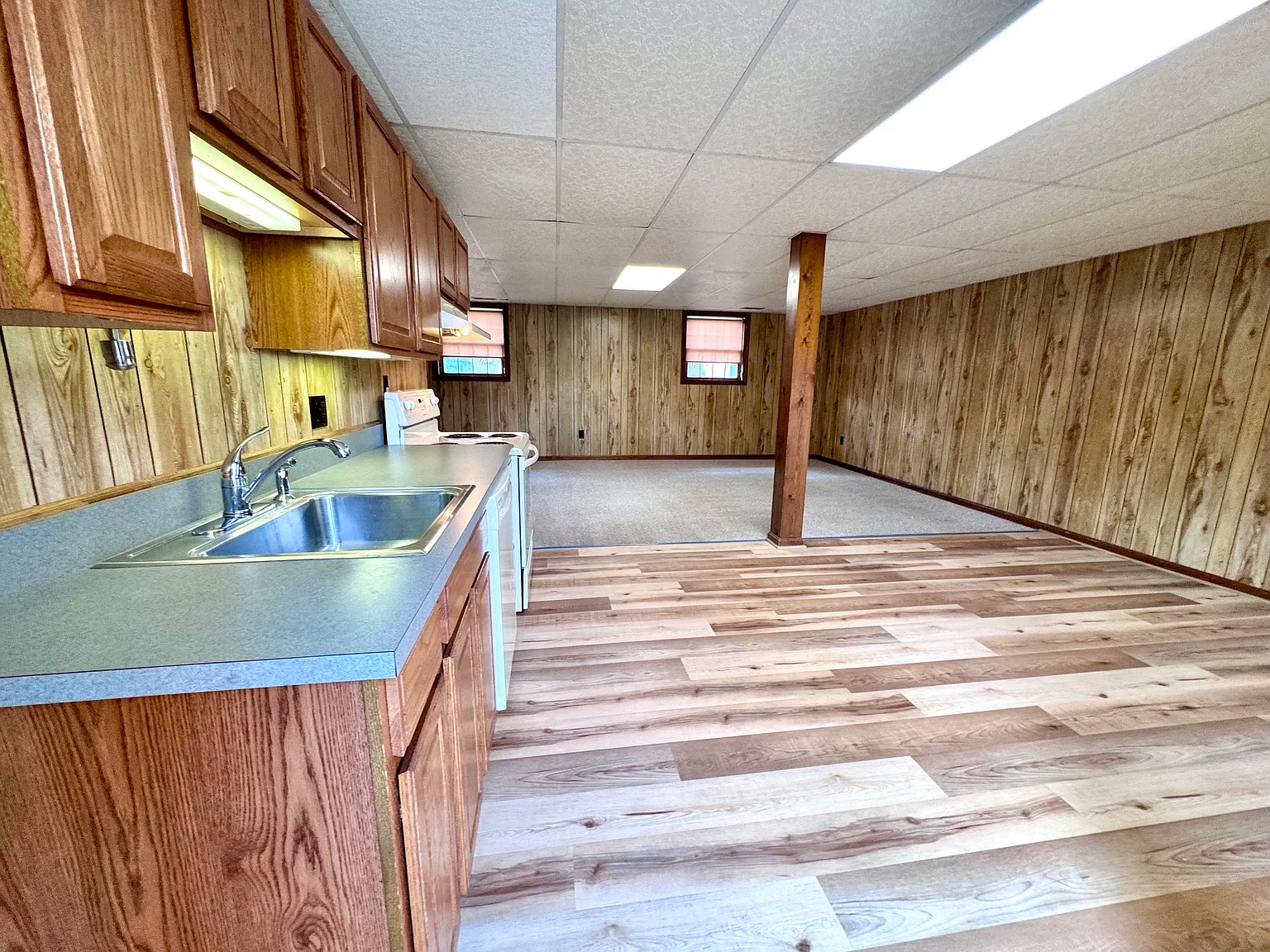 1 bed, 1300 sqft, $1,200 — Photo 2