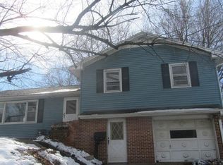 385 22nd Pl, Clinton, IA 52732