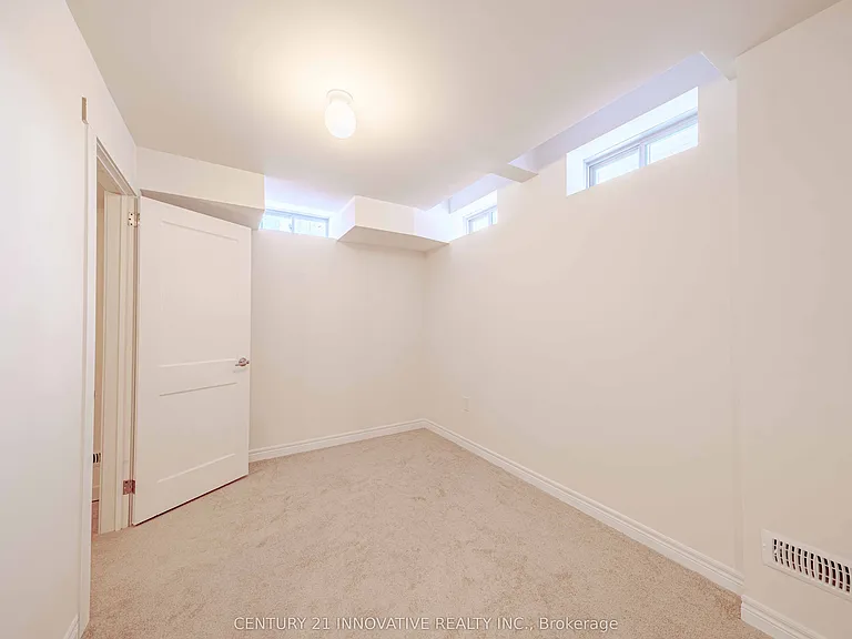 2057 Horace Duncan Cres #BASEMENT — Photo 9