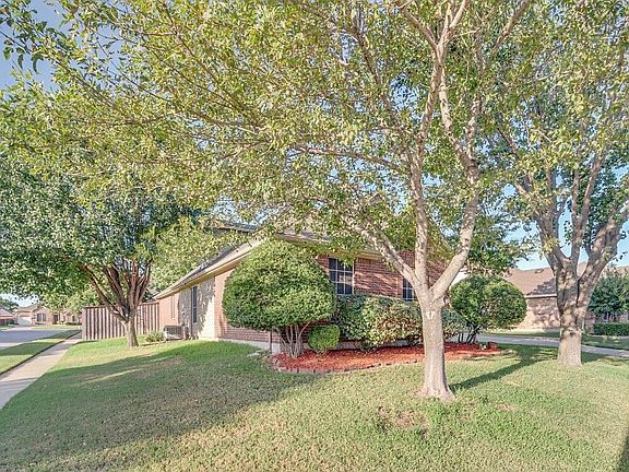 5th image of 1301 Sheffield Dr
