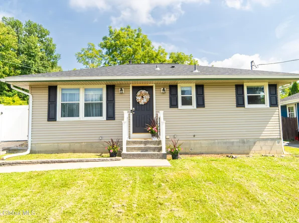 32 Acorn Avenue, Rensselaer, NY 12144