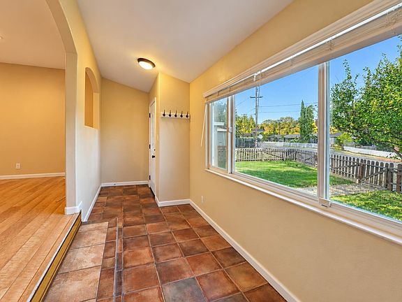 3rd image of 10 Brookside Drive