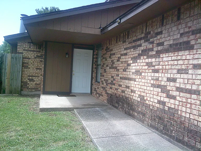 5402 NW Sir Brian Ave — Photo 8