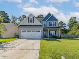 232 Breakwater Dr, Sneads Ferry, NC 28460