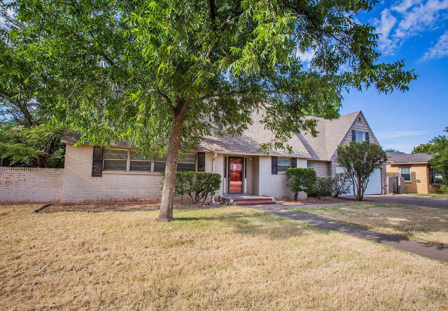 5 bed, 3.0 bath, 2722 sqft, $2,400 — Photo 1