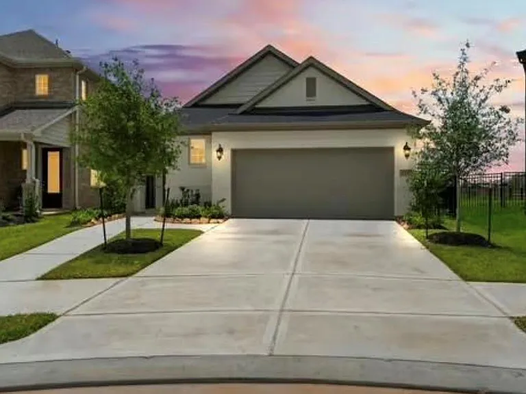 724 Lake Lacosta Dr — Photo 2