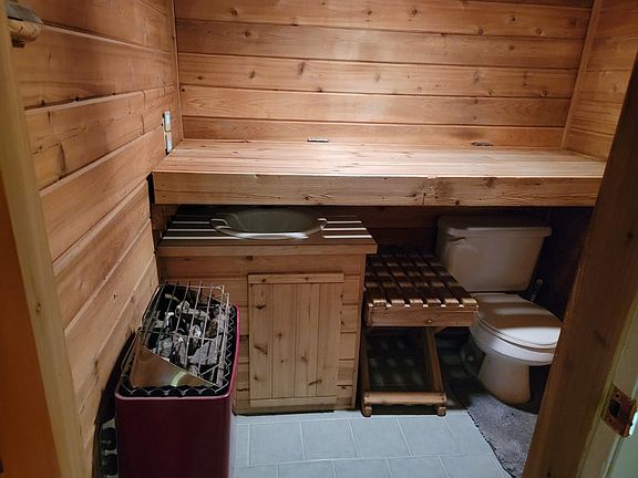 Sauna/powder room
