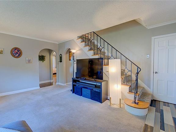 5th image of 4815 Goodman St