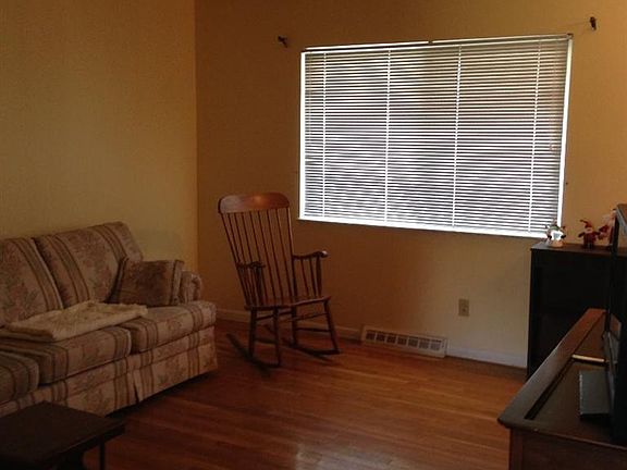 3rd image of 253 Beechridge Dr