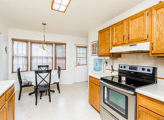 5th image of 1802 Meadow Park Dr