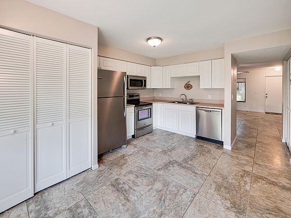 4th image of 200 International Dr APT 404