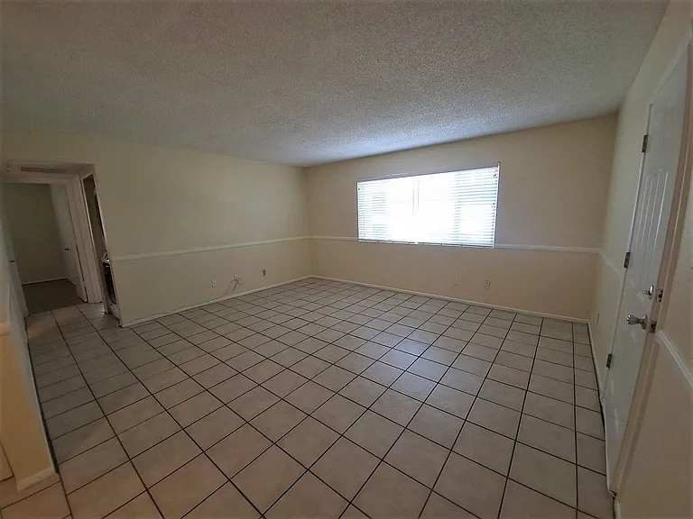 700 W University Dr #118 — Photo 2
