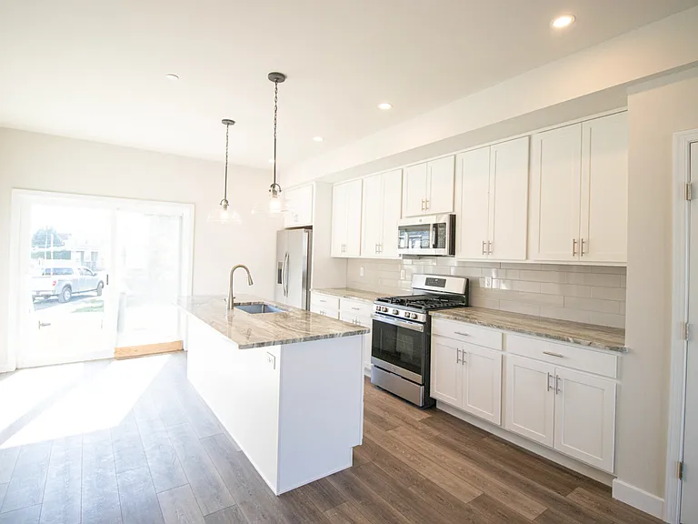4721 Salmon St — Photo 5