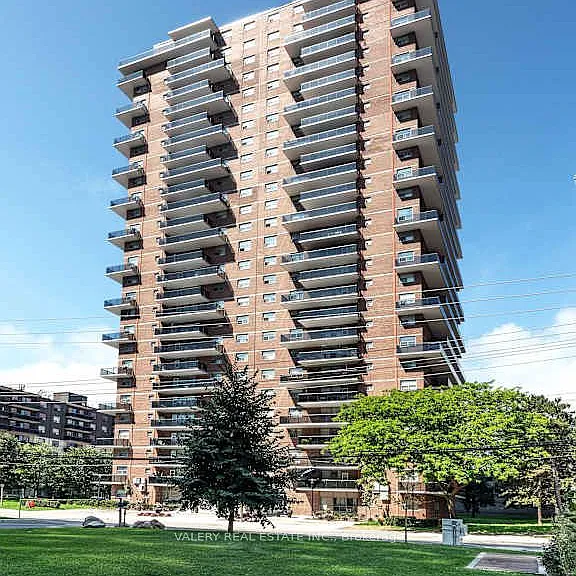 70 Park St E #906 — Photo 1