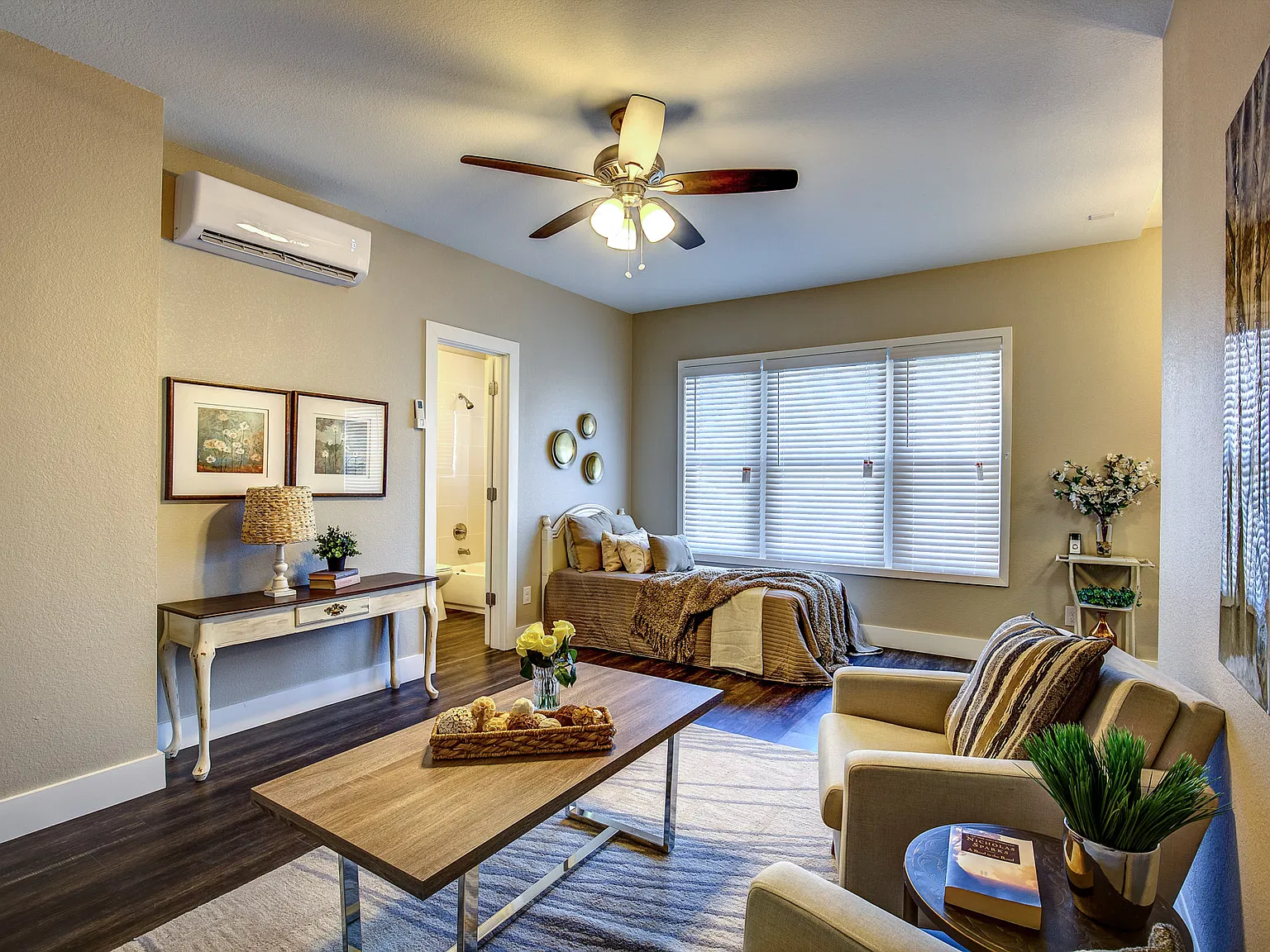 Studio Apartment Bishop Arts — Photo 3