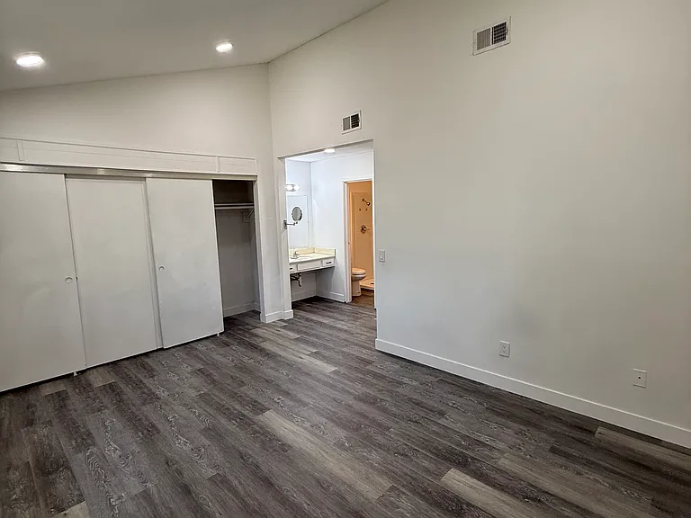 5678 Surrey Ln — Photo 15