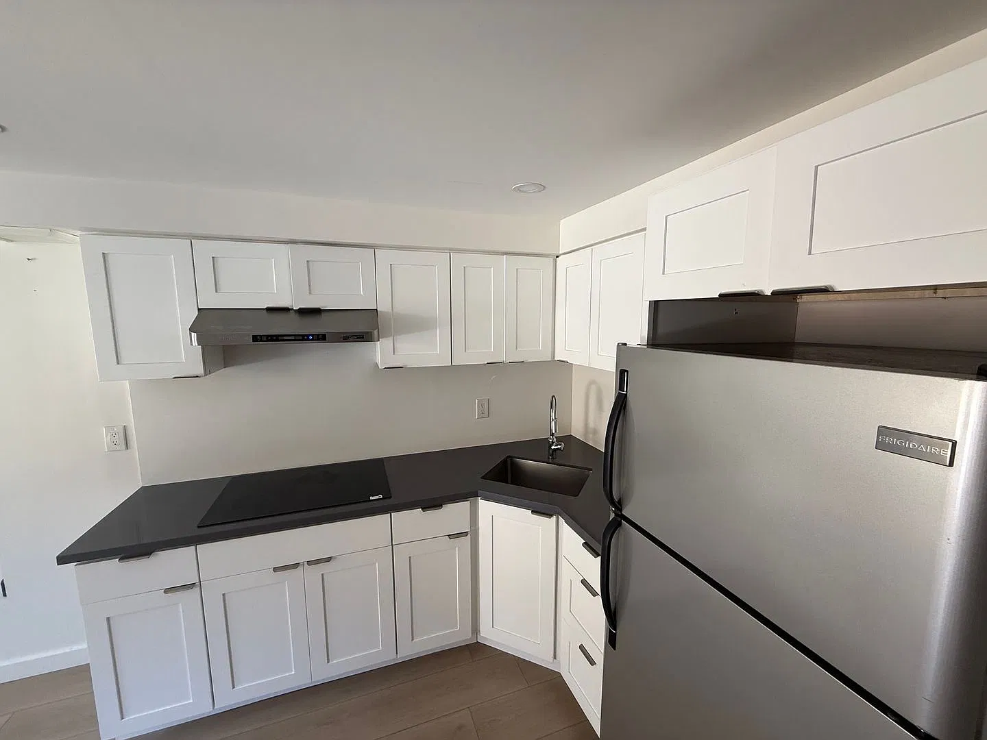 Bright, Newly Updated 2br/1ba Adu With Backyard 418 Higate Dr., Daly City — Photo 1
