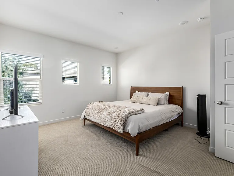 2265 W Echo Ln — Photo 13