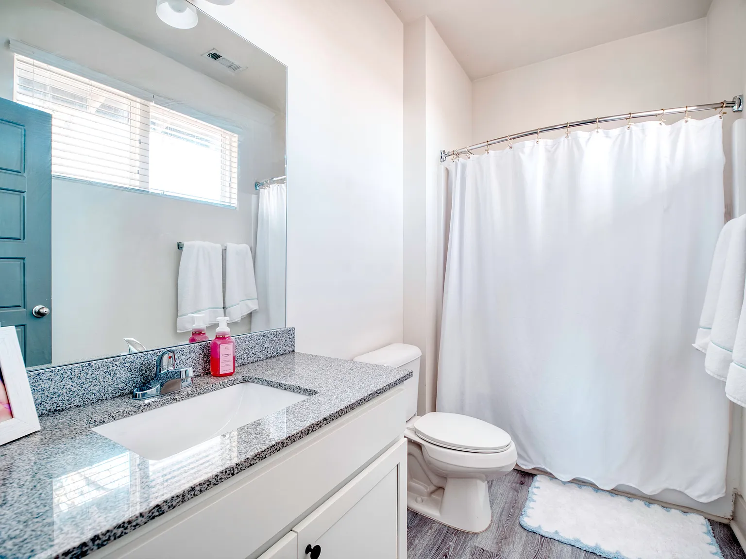 3 bed, 3.5 bath, 1500 sqft, $3,240 — Photo 4