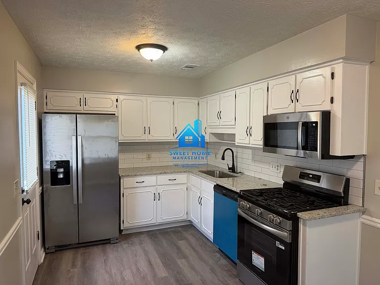 438 Timberlane Dr — Photo 9