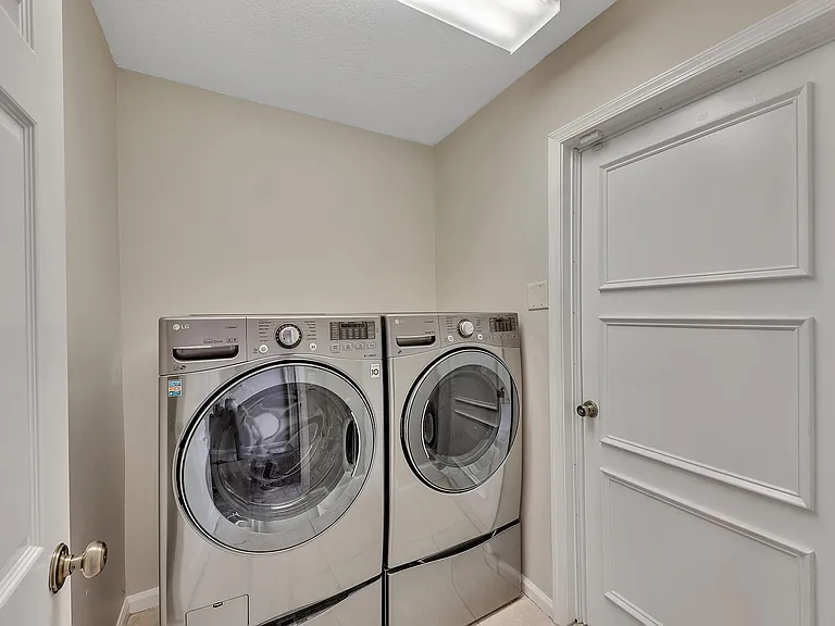7747 Villa Nova Dr — Photo 37