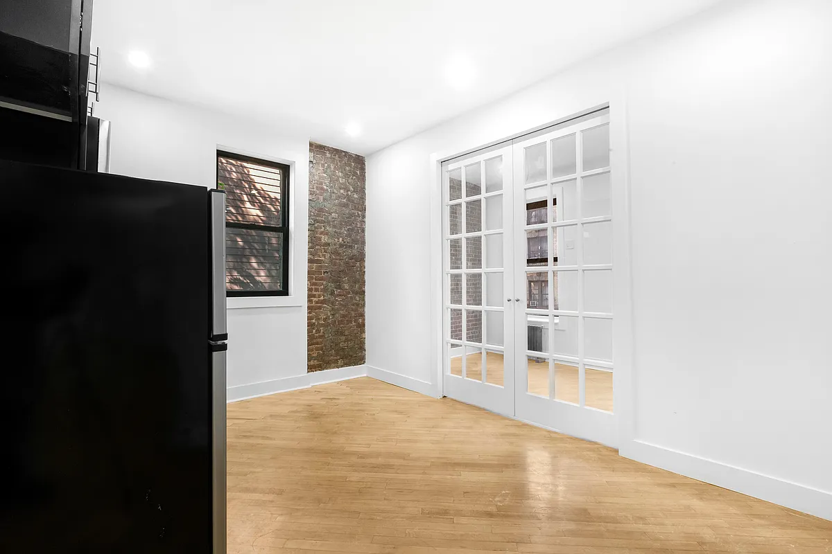Building Photo - 334 E 94th St #5C
