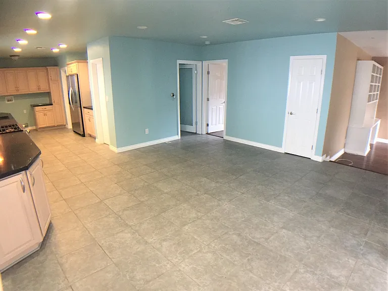 715 W Acacia Ave — Photo 16
