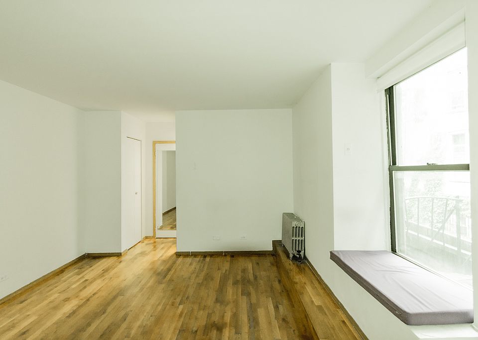 2nd image of 213 6th Ave #B3