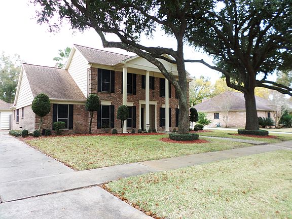 3rd image of 2211 Country Club Dr