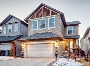 719 W Panamount Blvd NW, Calgary, AB T3K 0P7