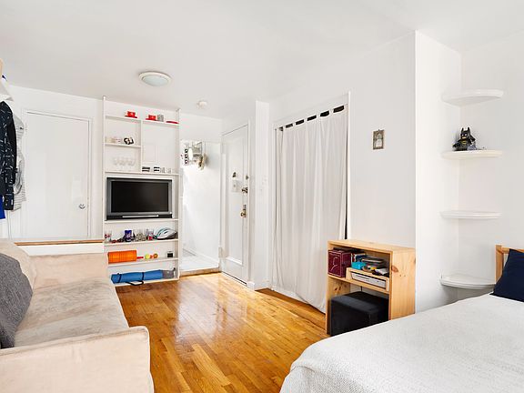 3rd image of 238-240 E 30th St #3E