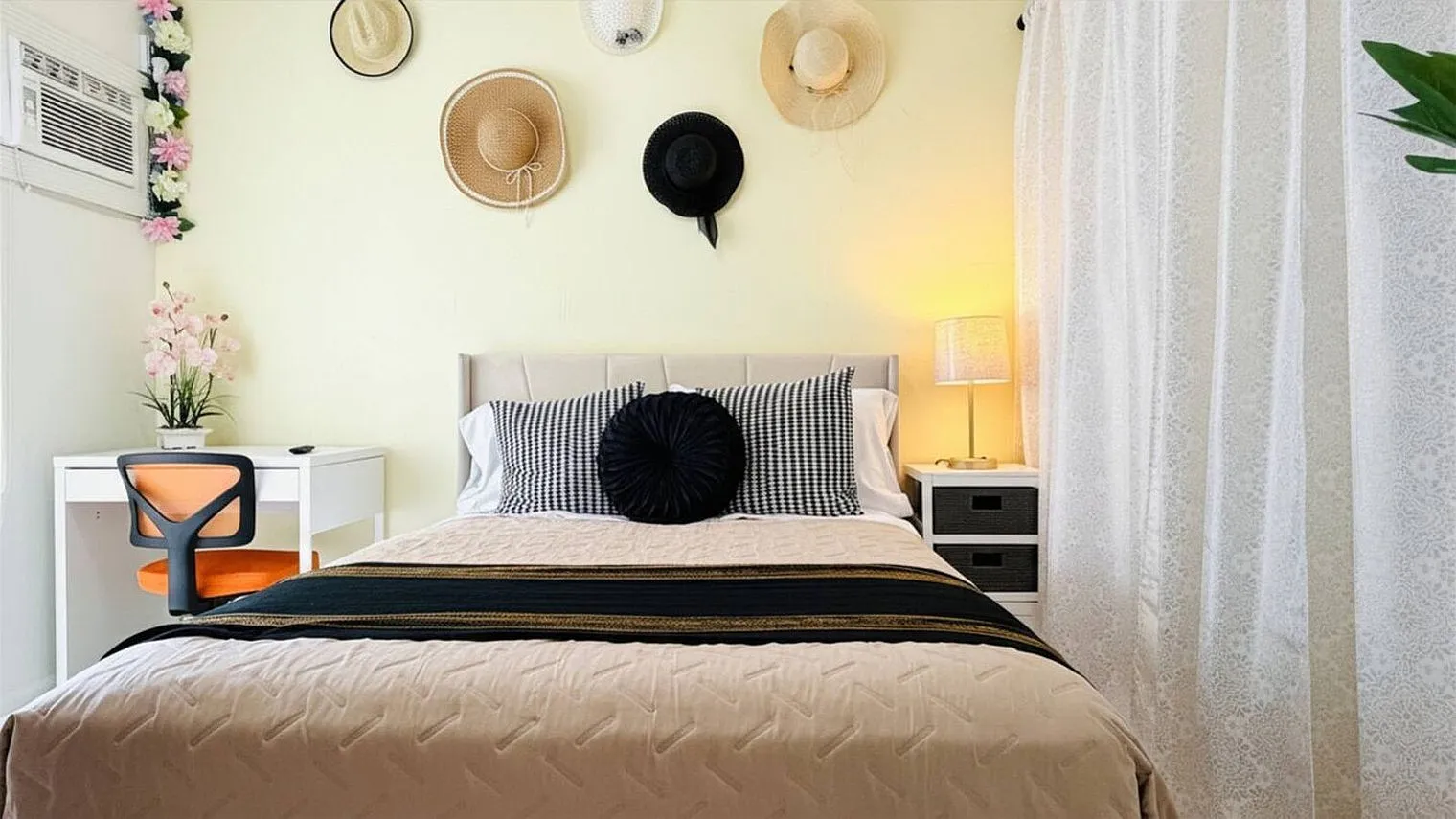 Studio, 1.0 bath, 376 sqft, $2,105 — Photo 1
