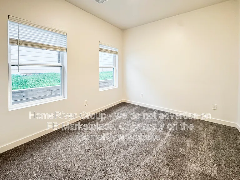 305 E 7th St — Photo 13